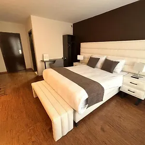3* ホテル エスカル